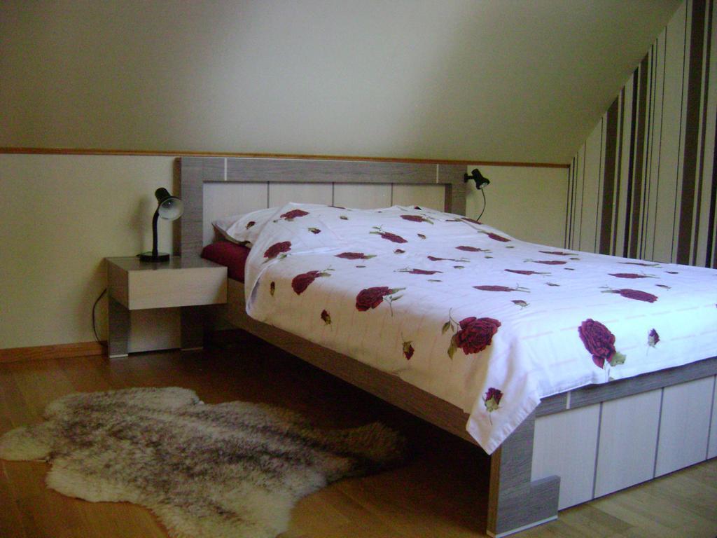 Mere Holiday House Salme Buitenkant foto